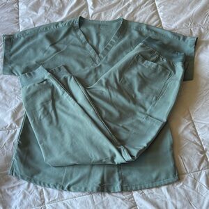 Mandala women’s seafoam green (tourmaline) Scrub Set medium